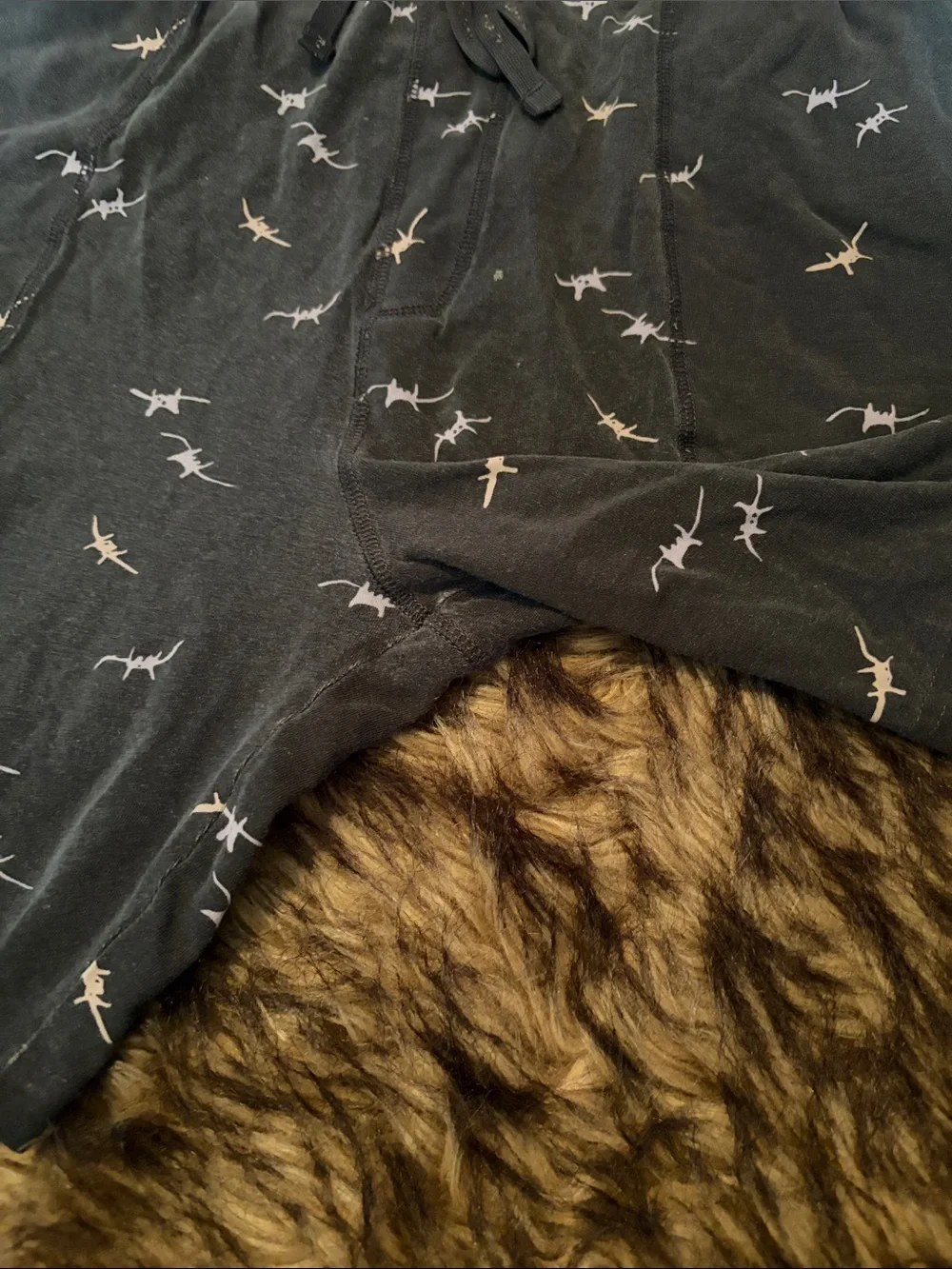 Pair Of Thieves Men's Lounge Shorts Size Large Gray With White Barbwire print